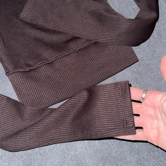 H&M Divided Long Sleeve - Picture 4 of 4